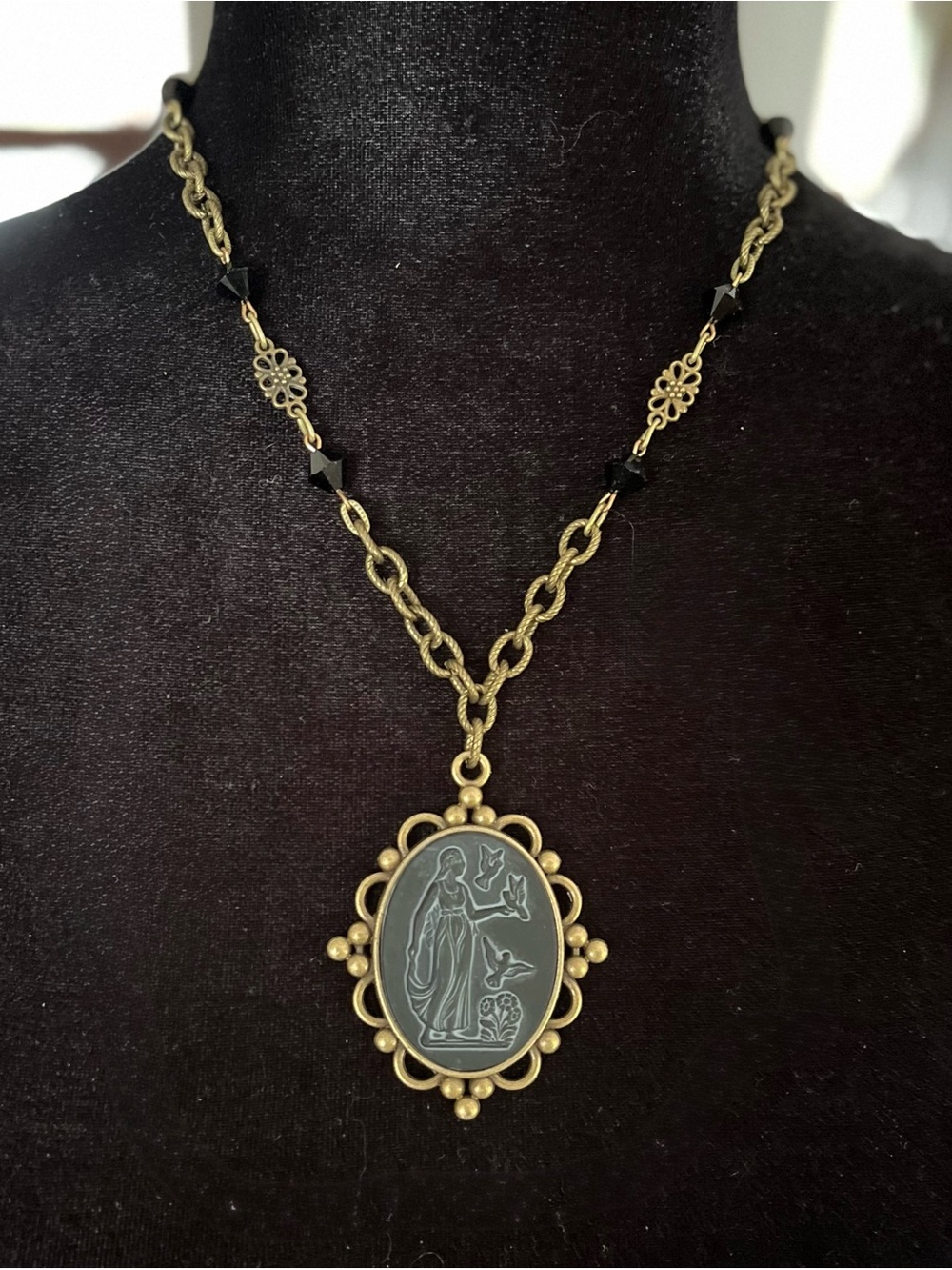 Vintage 1940s Black Glass Goddess Cameo Necklace with Brass Czech Chain - Picture 4 of 16
